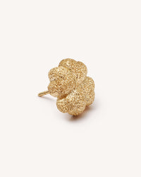 18k yellow forte got lucky florentine frosted finish gold quadrifoglio single earring on white background